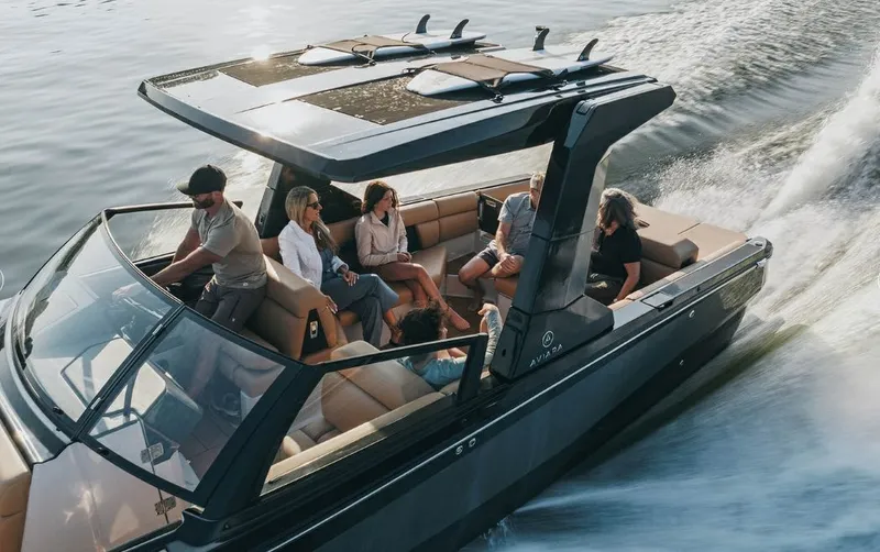 Slide: The Image of Aviara AV28 Surf 2024 - 2