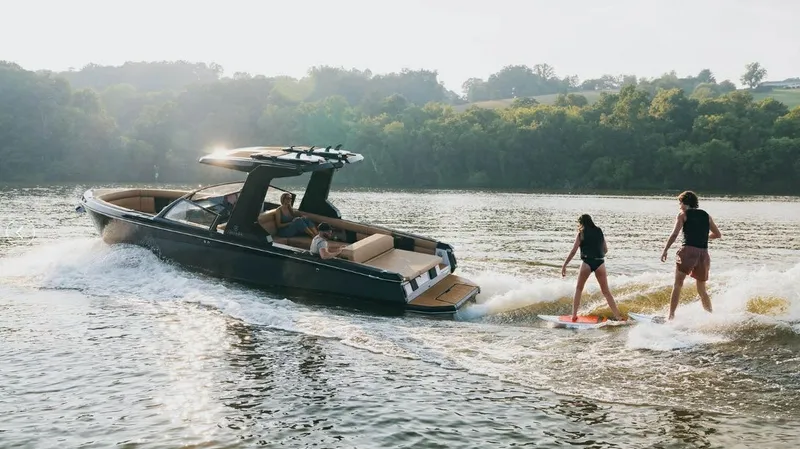 Slide: The Image of Aviara AV28 Surf 2024 - 3