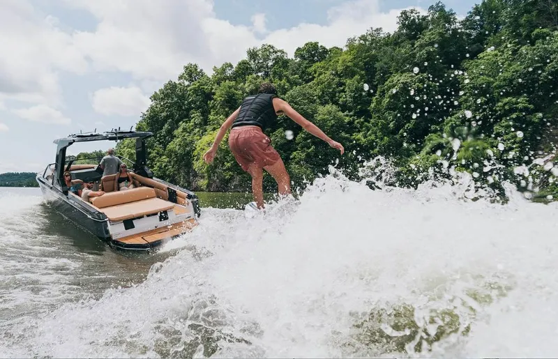 Slide: The Image of Aviara AV28 Surf 2024 - 4