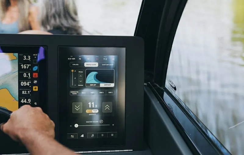 Slide: The Image of Aviara AV28 Surf 2024 - 6