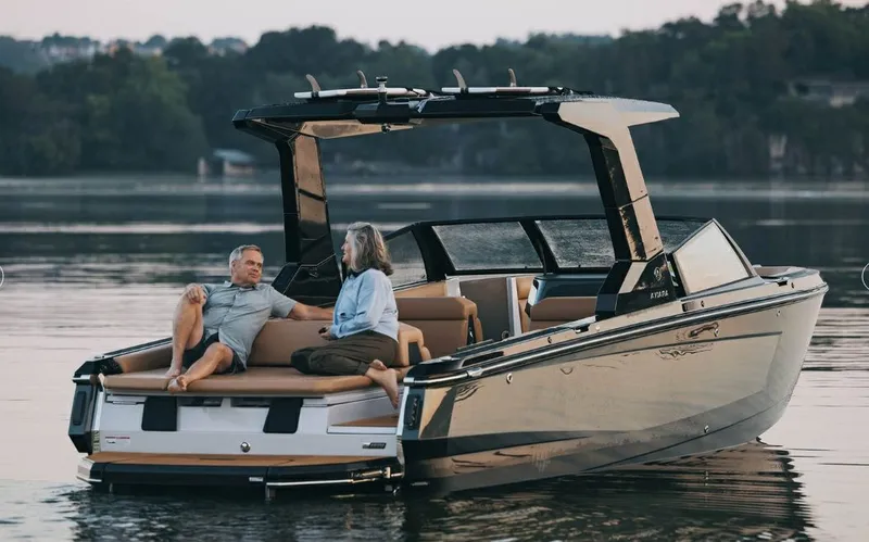 Slide: The Image of Aviara AV28 Surf 2024 - 7