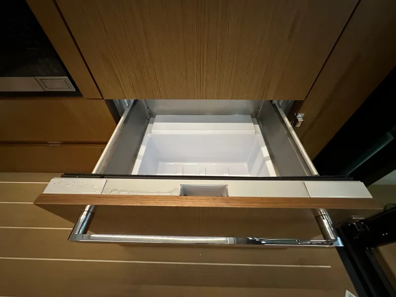 Slide: The Image of Tiara EX54 2025 - 31