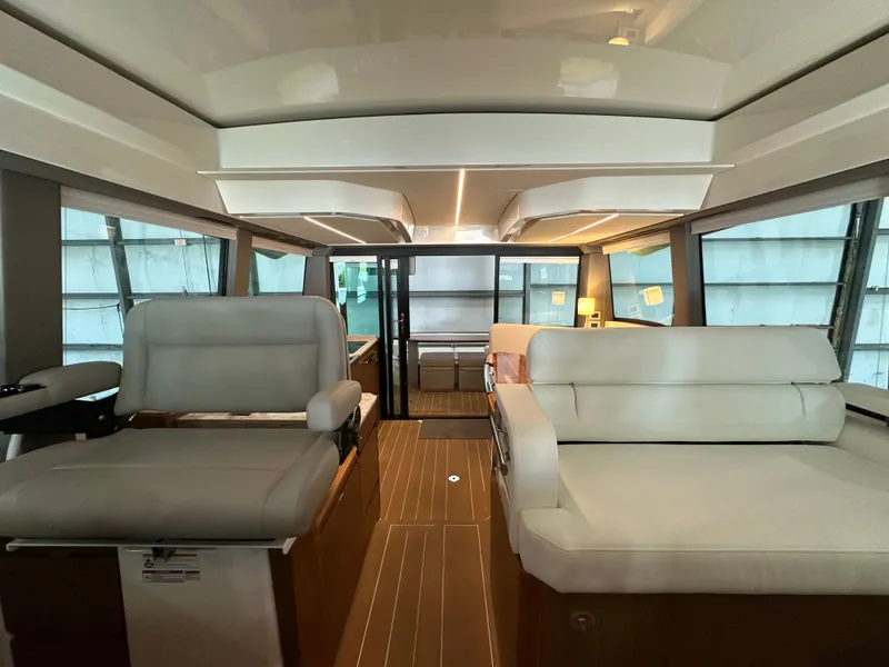 Slide: The Image of Tiara EX54 2025 - 33