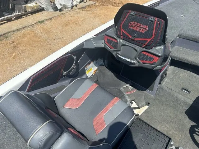 Slide: The Image of Skeeter FX21 Apex 2019 - 11