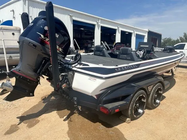 Slide: The Image of Skeeter FX21 Apex 2019 - 3