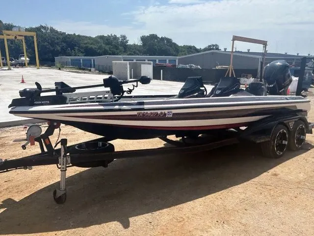 Slide: The Image of Skeeter FX21 Apex 2019 - 4