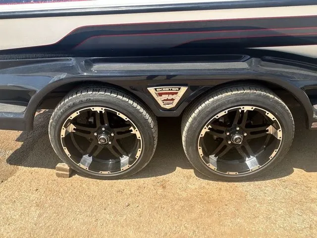 Slide: The Image of Skeeter FX21 Apex 2019 - 5