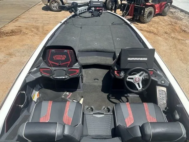 Slide: The Image of Skeeter FX21 Apex 2019 - 7