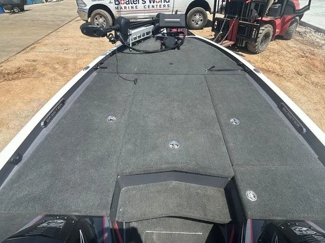 Slide: The Image of Skeeter FX21 Apex 2019 - 8