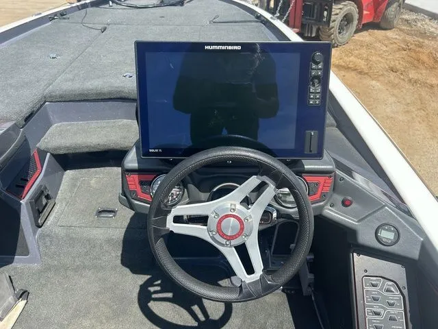 Slide: The Image of Skeeter FX21 Apex 2019 - 9