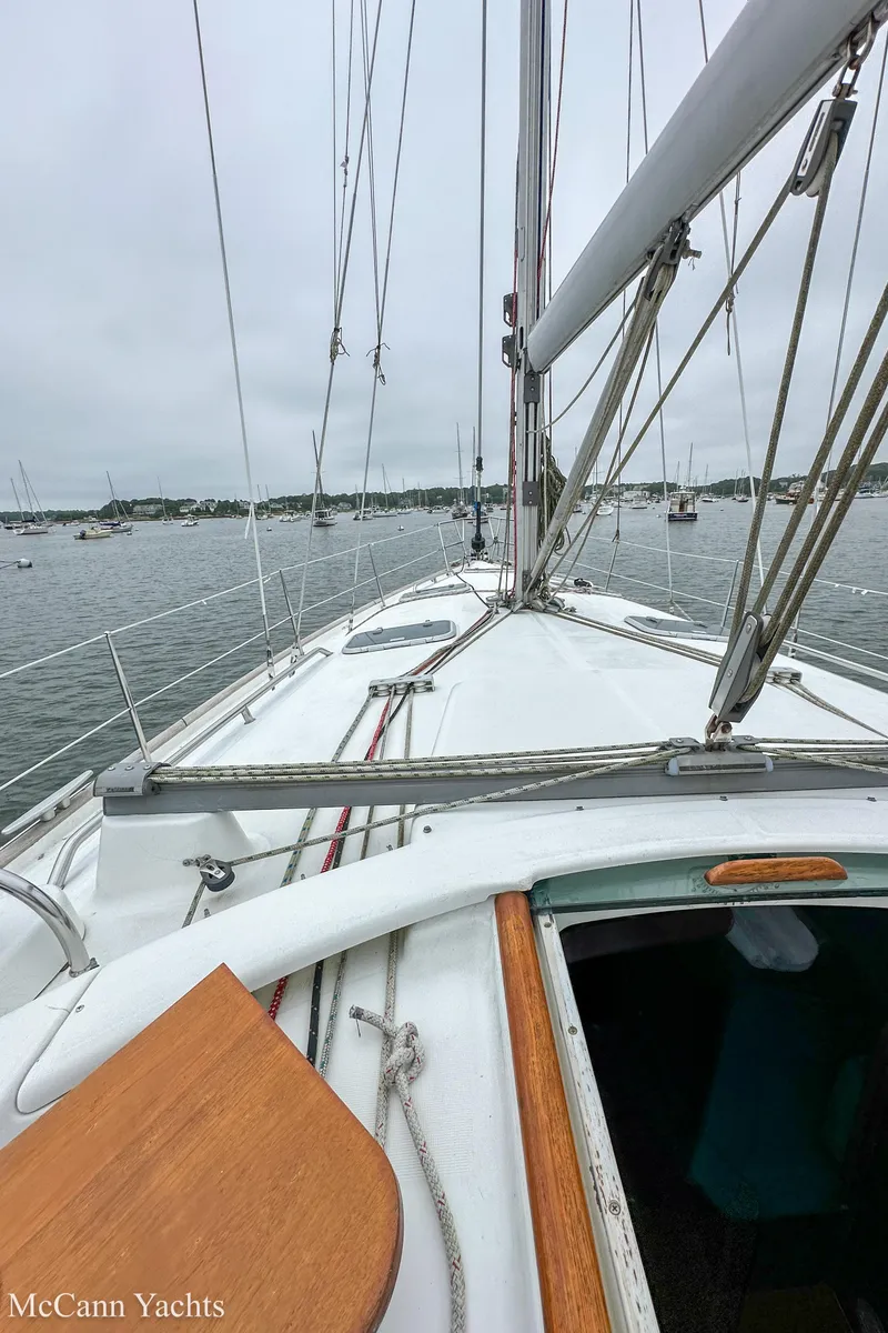 Slide: The Image of Sailing deck of a 1999 Beneteau 411 yacht on calm waters. - 41