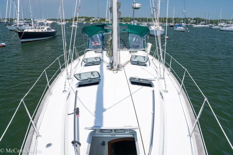 Slide: The Image of Sailing yacht Beneteau 411, 1999 model, docked in a marina with other boats. - 43