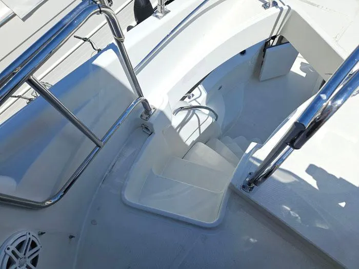 Slide: The Image of Staircase on 2004 Carver 560 Voyager PH yacht with stainless steel railings. - 27