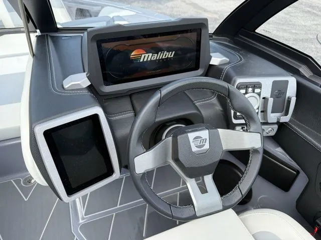 Slide: The Image of Malibu Wakesetter 20 VTX 2023 - 10