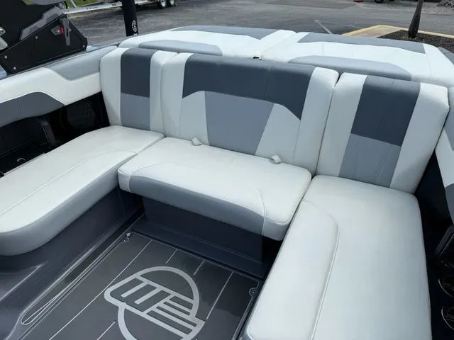 Slide: The Image of Malibu Wakesetter 20 VTX 2023 - 12