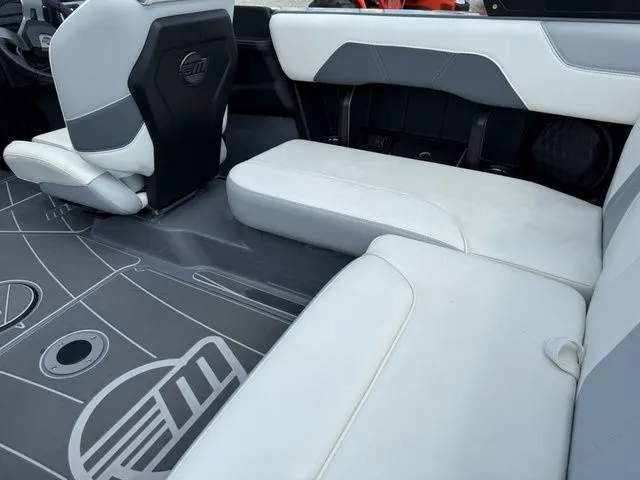 Slide: The Image of Malibu Wakesetter 20 VTX 2023 - 8