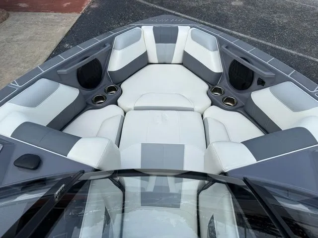 Slide: The Image of Malibu Wakesetter 20 VTX 2023 - 9