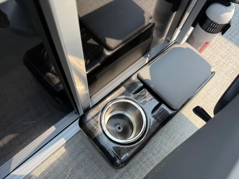 Slide: The Image of Tahoe Sport 2385 Rear Fish & Honda 4-Stroke EFI 2026 - 16