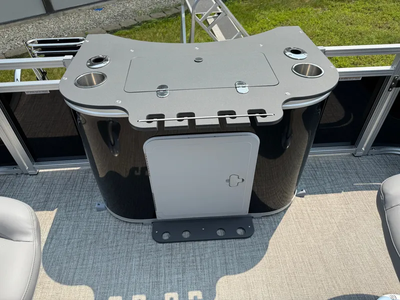 Slide: The Image of Tahoe Sport Rear Fish 2385 & 4-Stroke $33995 2026 - 24