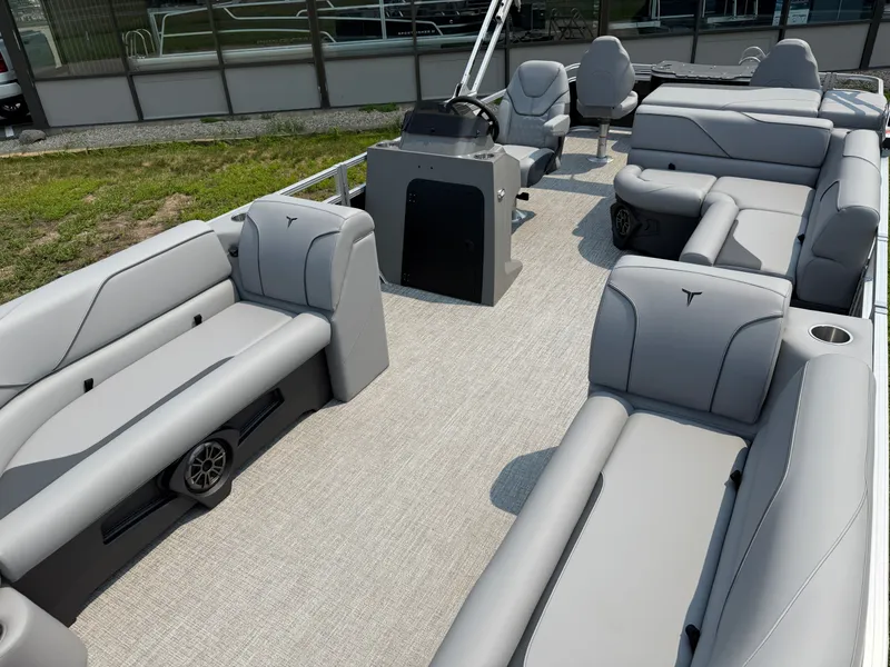 Slide: The Image of Tahoe Sport Rear Fish 2385 & 4-Stroke $33995 2026 - 31