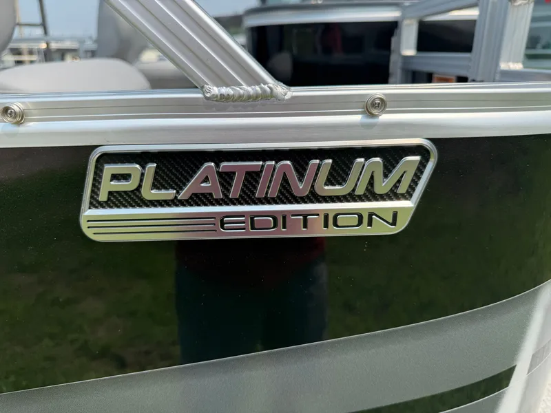 Slide: The Image of Tahoe Sport Rear Fish 2385 & 4-Stroke $33995 2026 - 37