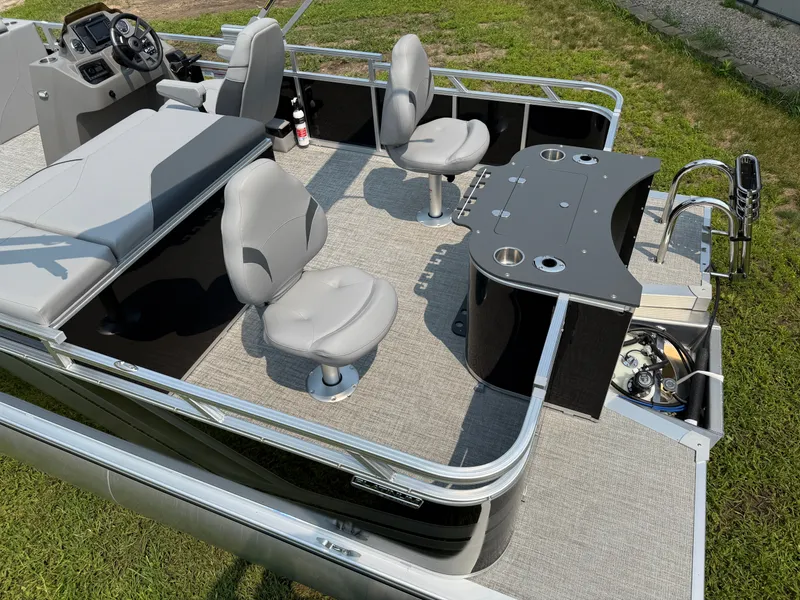 Slide: The Image of Tahoe Sport Rear Fish 2385 & 4-Stroke $33995 2026 - 4