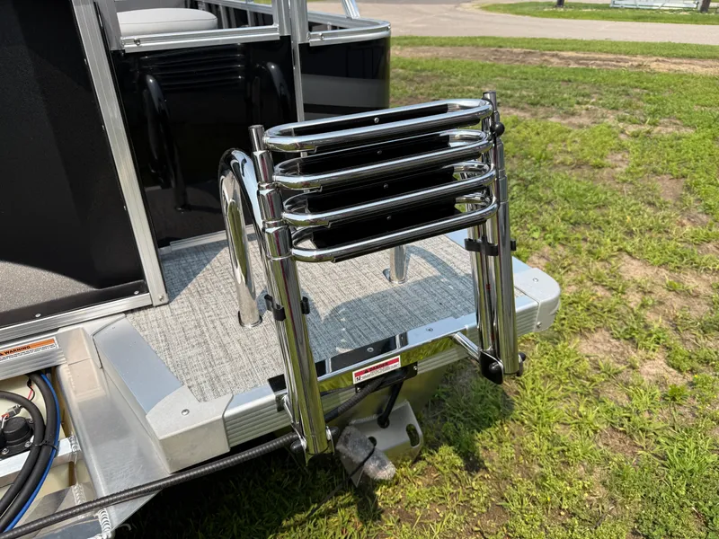 Slide: The Image of Tahoe Sport Rear Fish 2385 & 4-Stroke $33995 2026 - 40