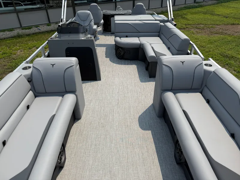 Slide: The Image of Tahoe Sport Rear Fish 2385 & 4-Stroke $33995 2026 - 6