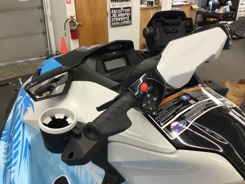 Slide: The Image of Sea-Doo FishPro Scout 130 2025 - 4