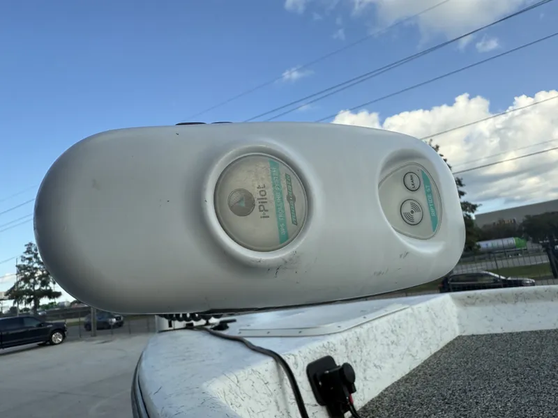 Slide: The Image of Mako 241 Center Console 2008 - 17