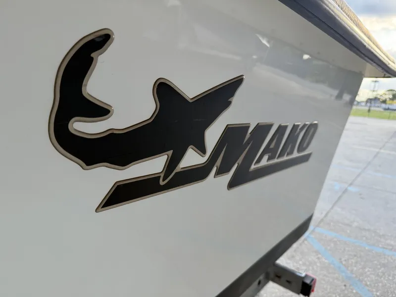 Slide: The Image of Mako 241 Center Console 2008 - 18