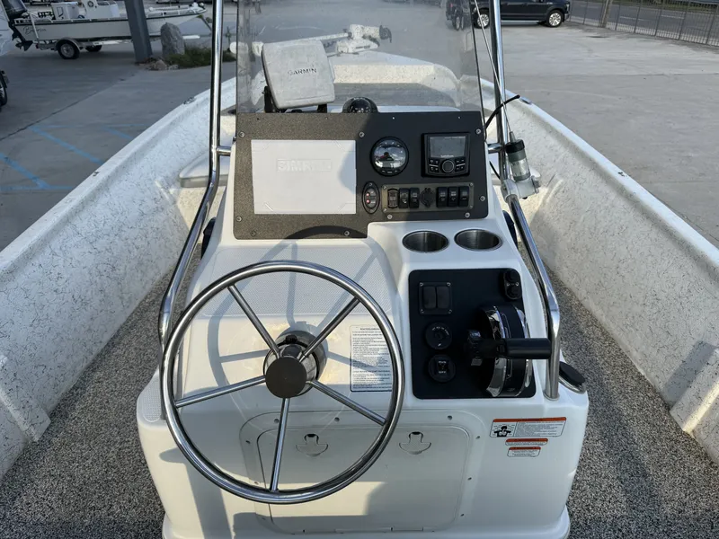 Slide: The Image of Mako 241 Center Console 2008 - 20