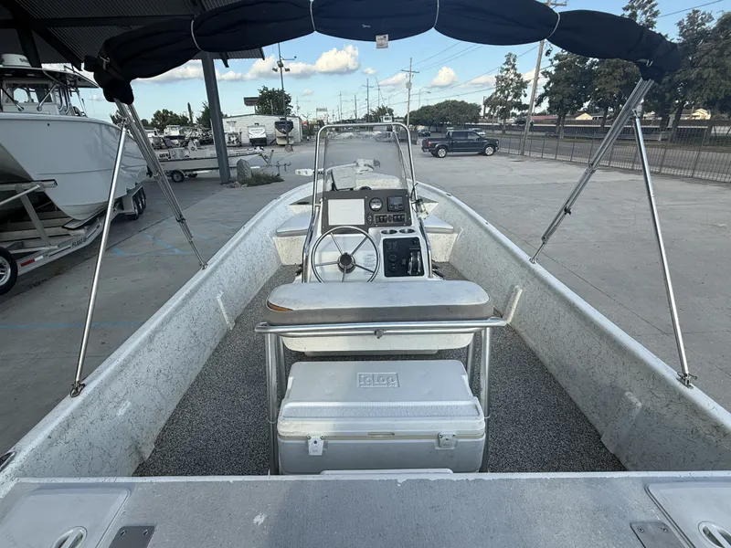 Slide: The Image of Mako 241 Center Console 2008 - 25