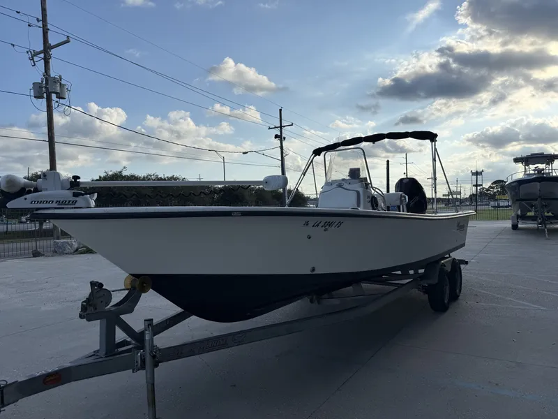 Slide: The Image of Mako 241 Center Console 2008 - 4