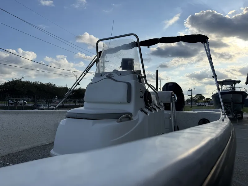 Slide: The Image of Mako 241 Center Console 2008 - 5