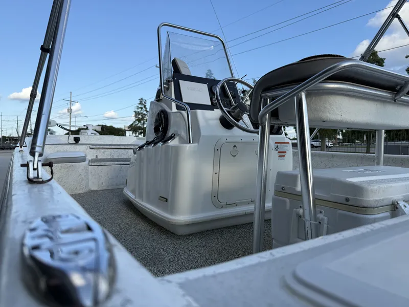 Slide: The Image of Mako 241 Center Console 2008 - 6