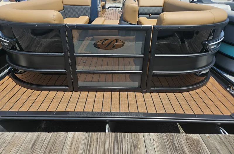 Slide: The Image of Bentley Pontoons Elite 253 Admiral 2026 - 11