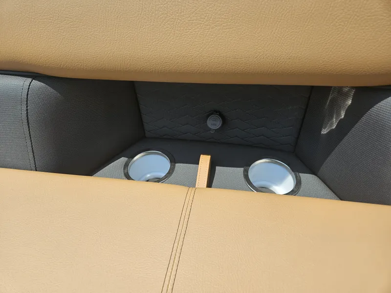 Slide: The Image of Bentley Pontoons Elite 253 Admiral 2026 - 12