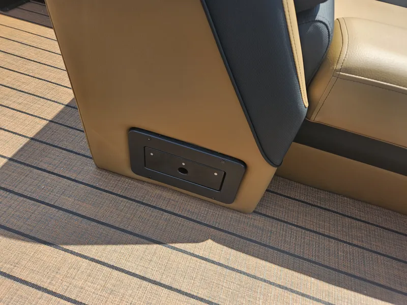 Slide: The Image of Bentley Pontoons Elite 253 Admiral 2026 - 13