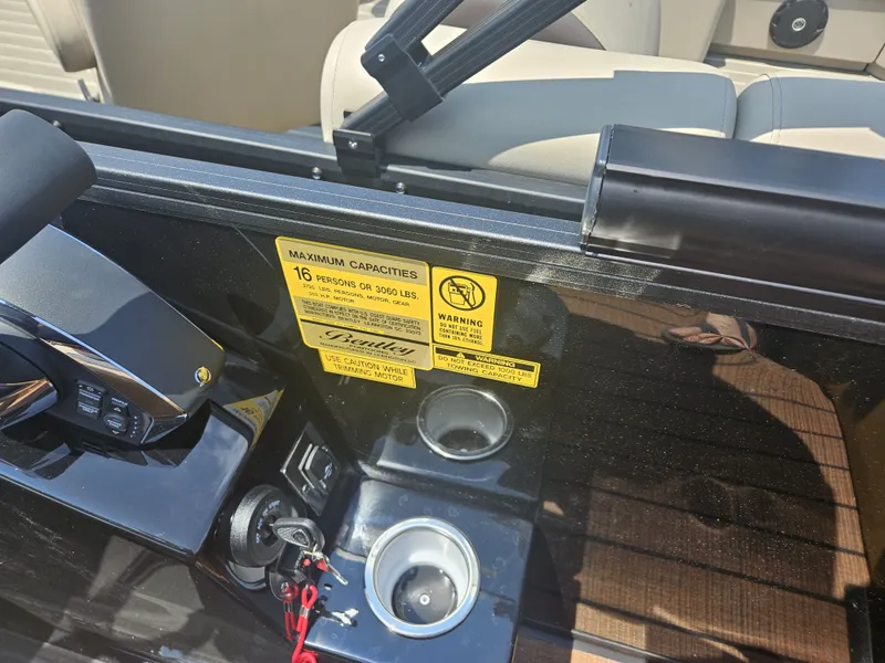 Slide: The Image of Bentley Pontoons Elite 253 Admiral 2026 - 17