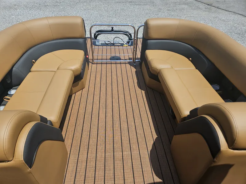 Slide: The Image of Bentley Pontoons Elite 253 Admiral 2026 - 18
