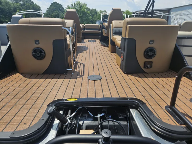 Slide: The Image of Bentley Pontoons Elite 253 Admiral 2026 - 21