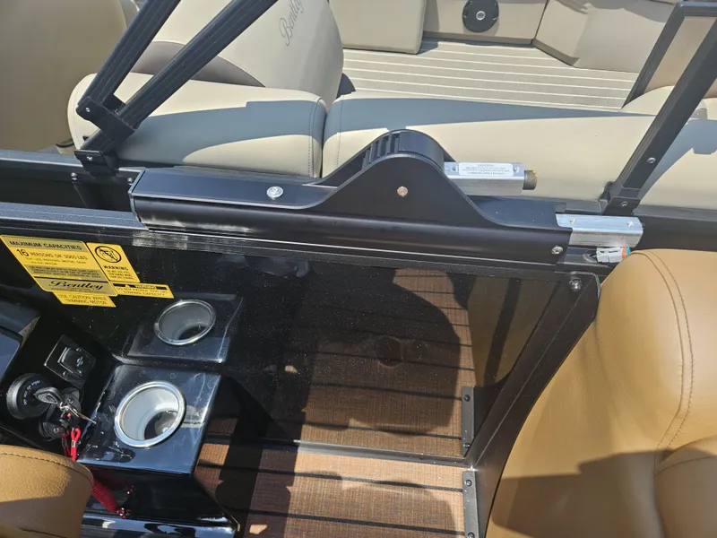 Slide: The Image of Bentley Pontoons Elite 253 Admiral 2026 - 4