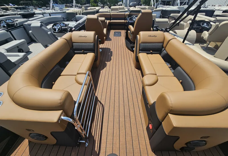 Slide: The Image of Bentley Pontoons Elite 253 Admiral 2026 - 5