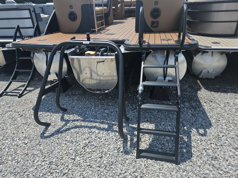 Slide: The Image of Bentley Pontoons Elite 253 Admiral 2026 - 6