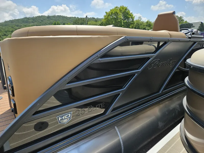 Slide: The Image of Bentley Pontoons Elite 253 Admiral 2026 - 7