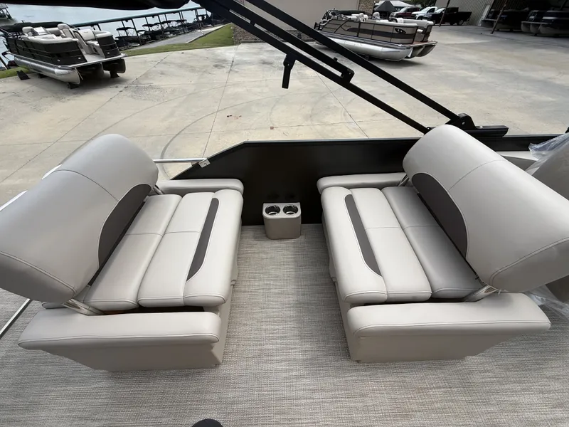 Slide: The Image of Bentley Pontoons Legacy Quad Swing Back 223 2026 - 4