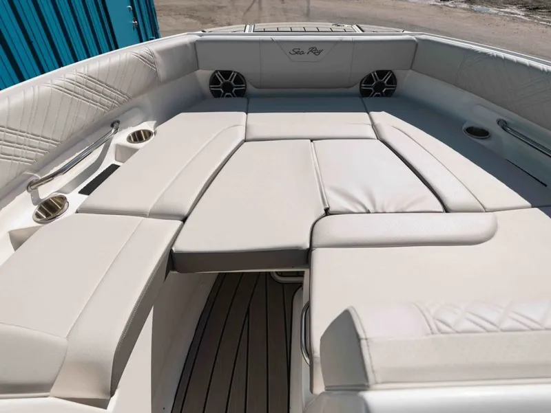 Slide: The Image of Sea Ray SDX 230 2026 - 11