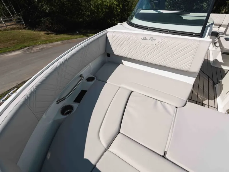 Slide: The Image of Sea Ray SDX 230 2026 - 13