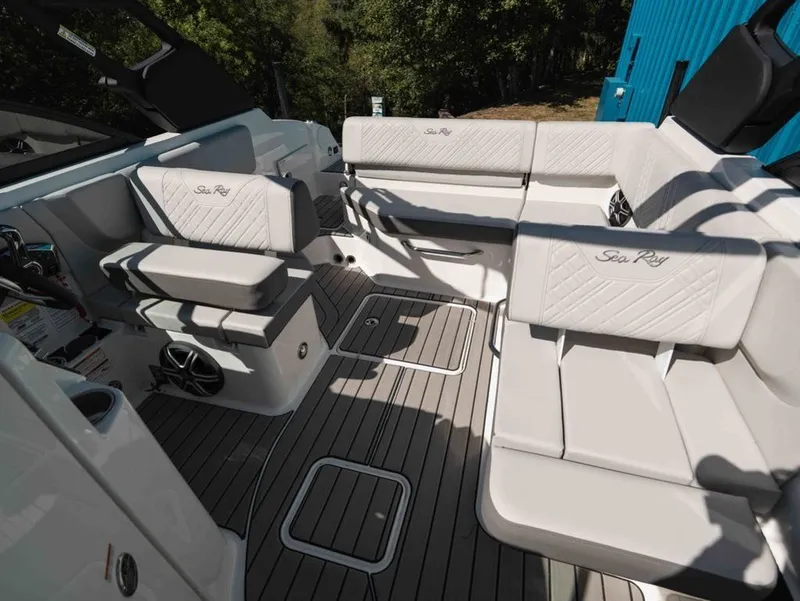Slide: The Image of Sea Ray SDX 230 2026 - 14